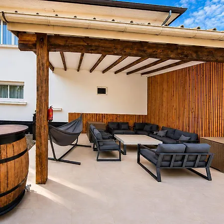 Aparthotel Riverside Toulouse Airport 3-ac-pkg-terrace-wifi-desk-airbus-meett 3*